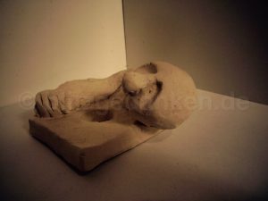 Tonfigur "Ertrinkender"