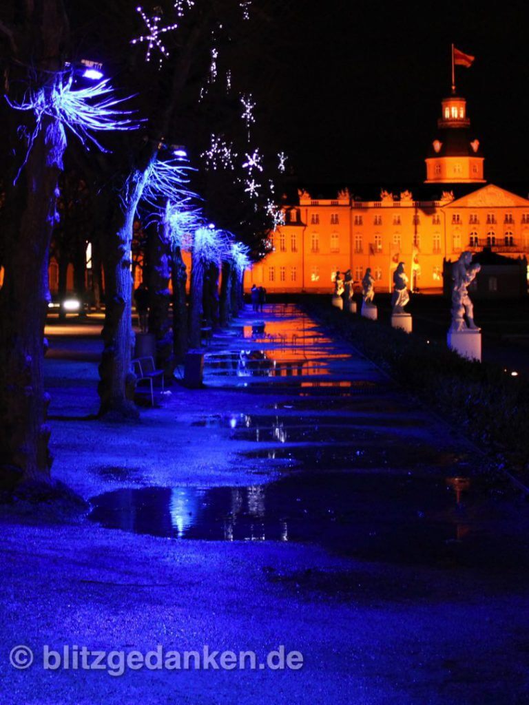 Pfützen in blau
